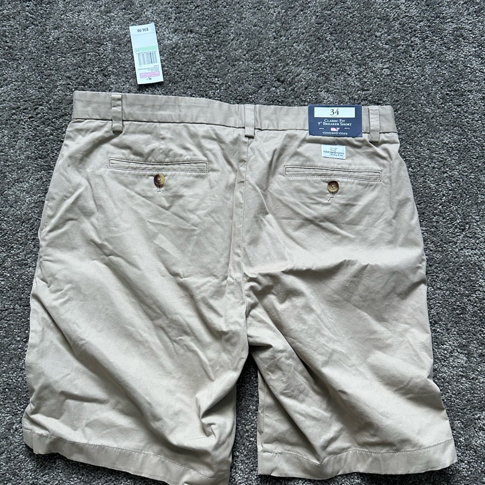 Vineyard Vines Men’s Shorts 9 inch. size 34. new with tags.